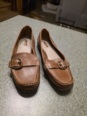 Thom McAn Tan Leather Buckle Loafers